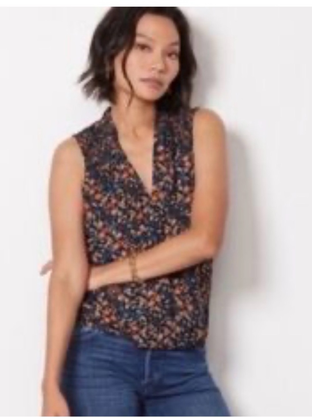 Evereve Black Floral Sleeveless V-Neck Camisole